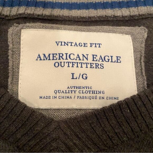American Eagle Grey Sweater Pullover V Neck Size Large Front Logo - Picture 4 of 5
